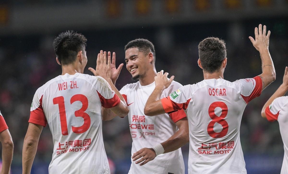 申花遭遇争议红牌，姆巴佩乘势反超比分完成逆转的简单介绍