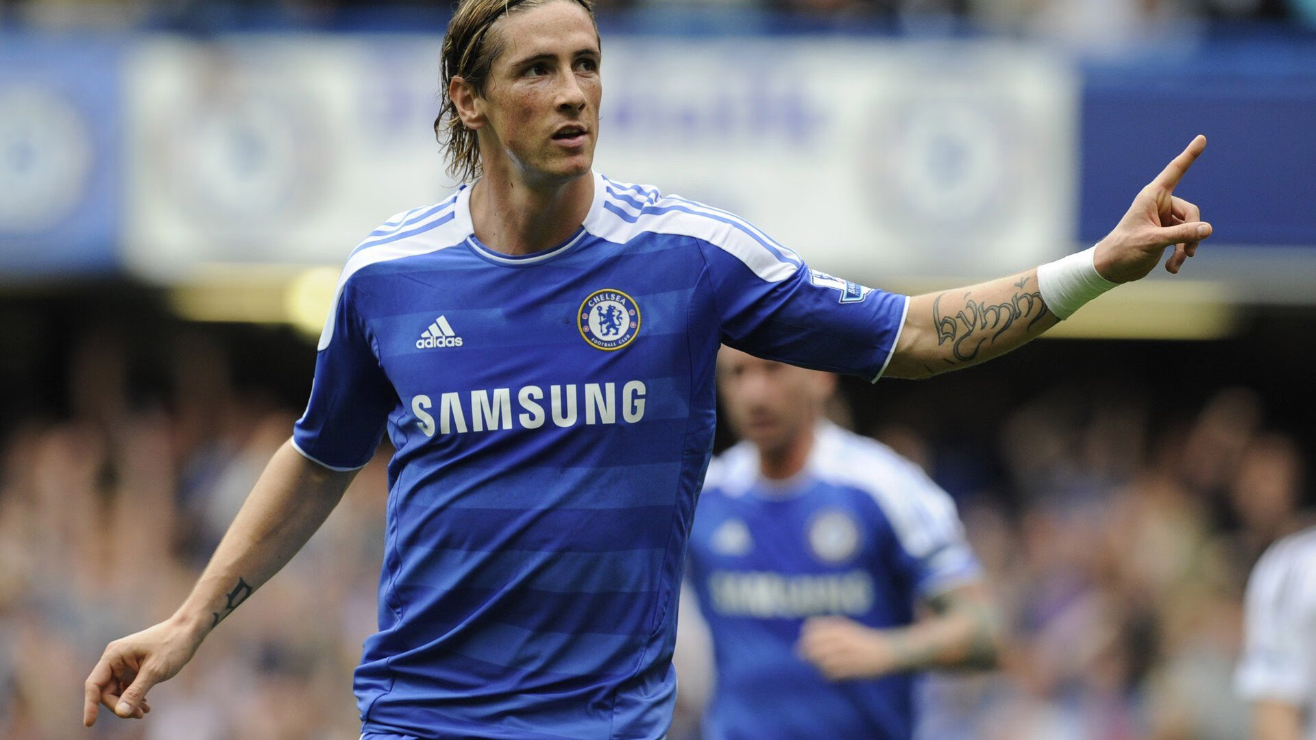 拜仁慕尼黑季后赛大胜洛杉矶快船，哈兰德砍下35记关键球，全场沸腾