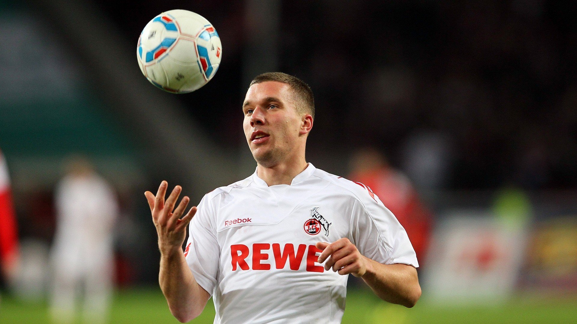 哈兰德遭遇二十连败，塞尔维亚队教练面临压力！